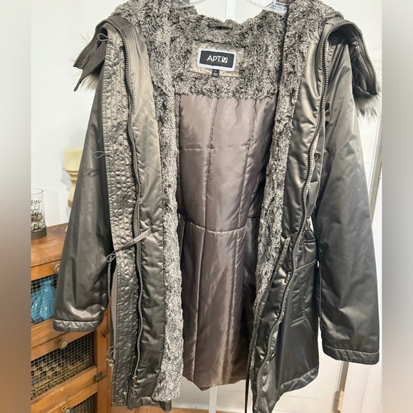 Apt 9 Hooded Parka. Color: Olive. Size L - Picture 11 of 13